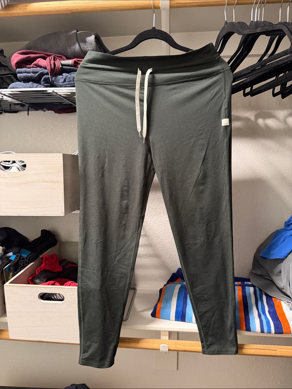 Vuori Olive Green Drawstring Leggings